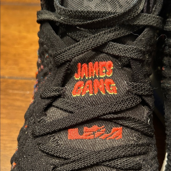 Nike Lebron XVII Men’s athletic shoe - Picture 2 of 8